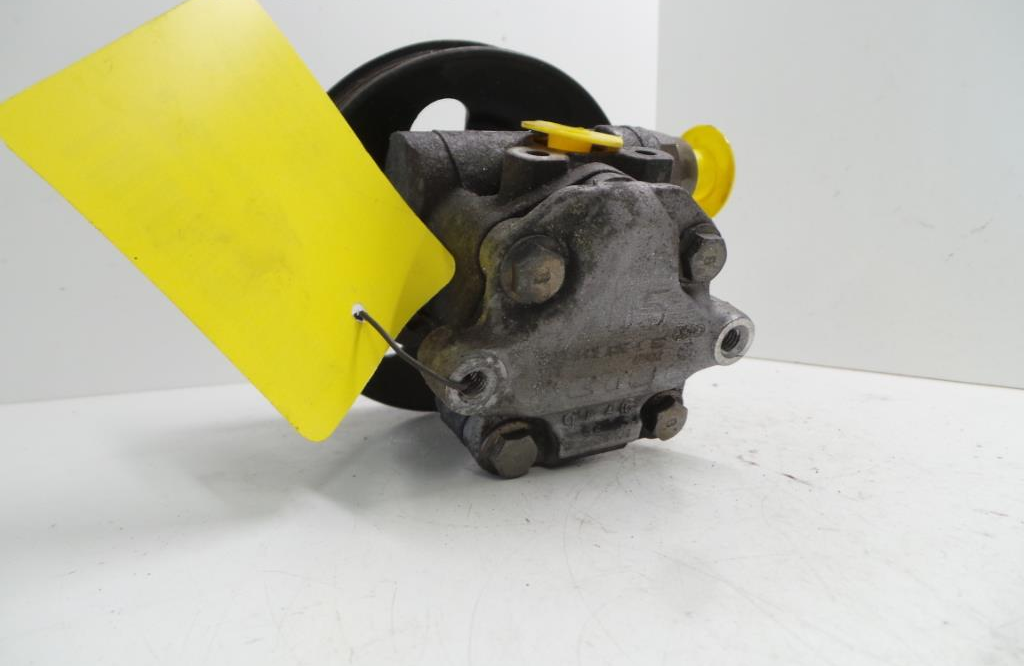 VW Passat 3BG Bj.04 Variant Servopumpe Pumpe Servolenkung 8D0145156L KYB